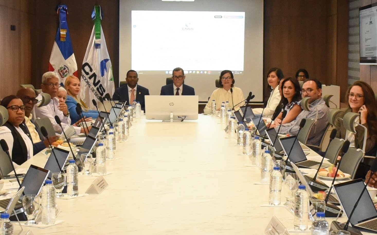 CNSS aclara no hay cambios en compra medicinas de alto costo