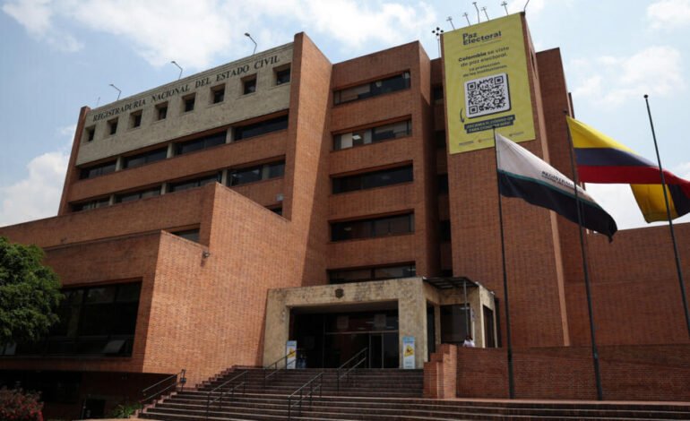 Colombia inicia votación legislativa con calma pese a incidentes aislados