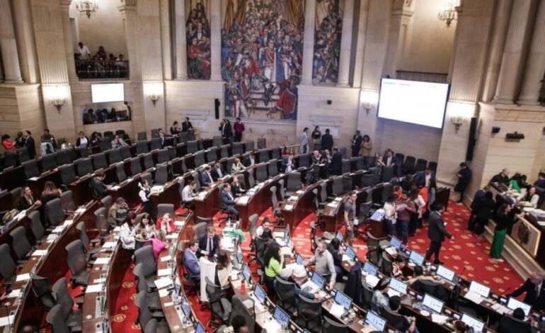Colombia renueva el Congreso tras pugna entre la Registraduría y Petro, que denunció posible “fraude”