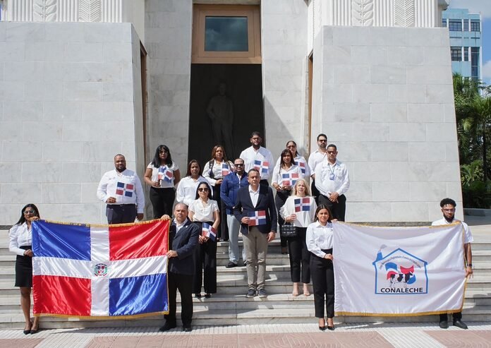 CONALECHE deposita ofrenda floral en el Altar de la Patria en honor a los héroes de la Independencia Nacional