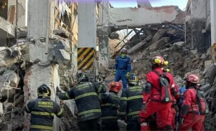 Confirman tres fallecidos tras colapso de edificio en México