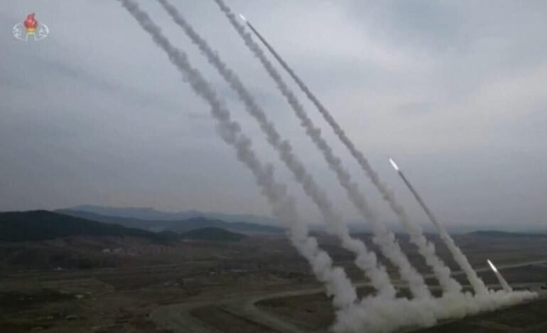 Corea del Norte prueba misiles balísticos y eleva tensiones con Corea del Sur y EE. UU.