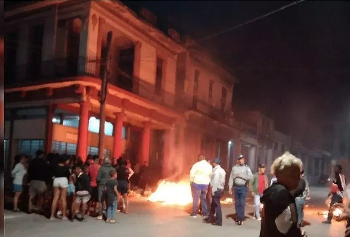 CUBA: Protestas en contra del régimen en barrios La Habana