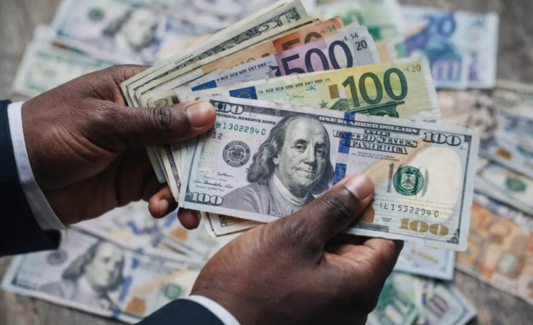 Dólar bajó 92 centavos y euro 29; eran vendidos 59.92 y 71.83