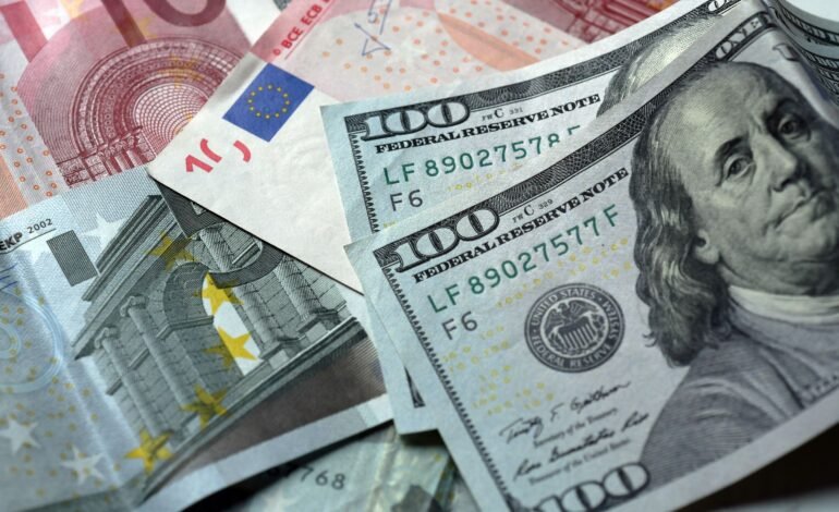 Dólar y euro siguen subiendo; son vendidos a $60.85 y 72.18