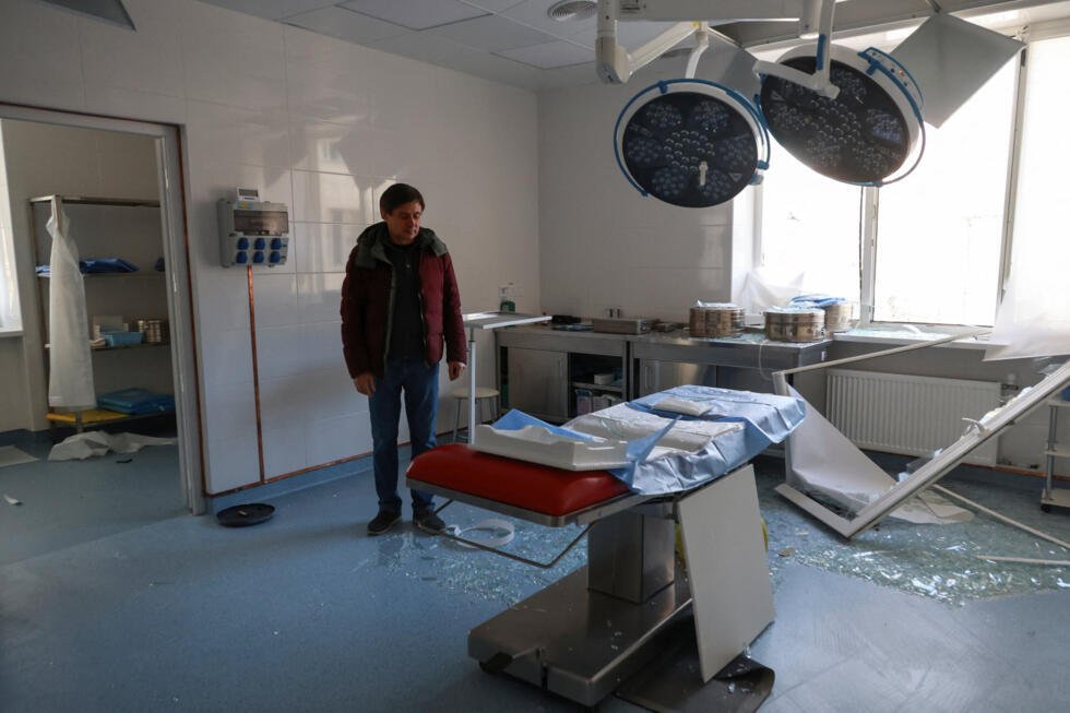 Drones rusos dejan cuatro muertos e impactan hospital materno; Zelenski sigue gira por el Golfo