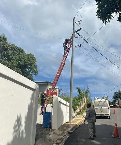 Edeeste desmantela conexión irregular en el Ayuntamiento de El Cedro de Miches y en residencia de la alcaldesa