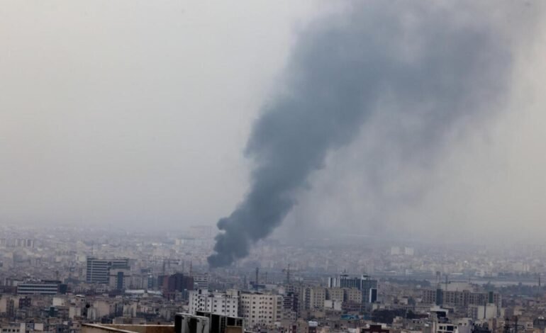 EE. UU. anuncia “el día más intenso de ataques” en Irán; Teherán advierte represalias por ataques a su infraestructura