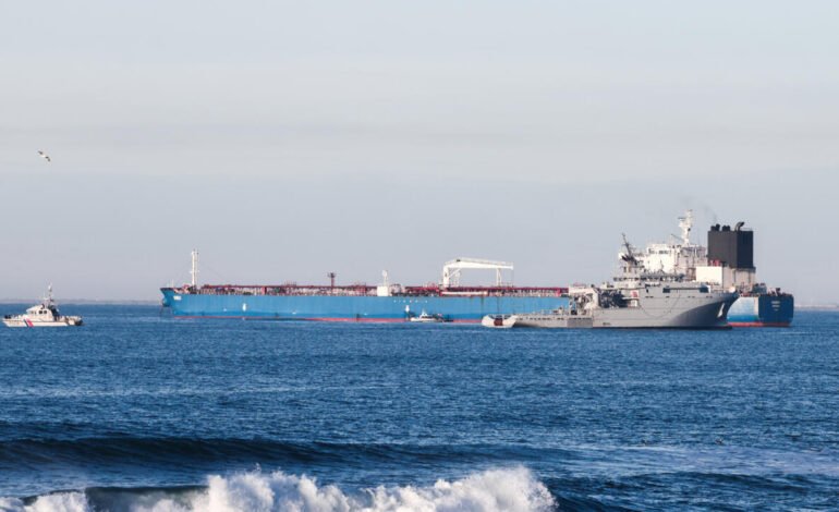 EE. UU. permite la venta de petróleo ruso en el mar mientras la guerra en Medio Oriente dispara los precios de la energía