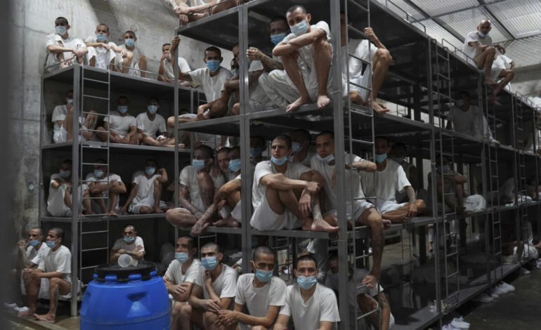 El Congreso salvadoreño aprueba reforma constitucional impulsada por Bukele que permite la cadena perpetua