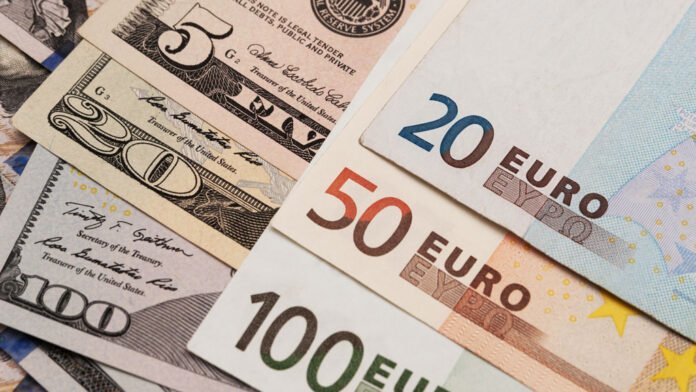 El dólar bajó 51 cts y el euro 67; eran vendidos a $60.14 y $73.27
