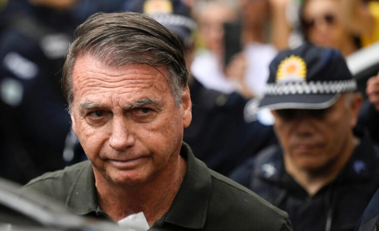 El expresidente de Brasil Jair Bolsonaro ingresa a cuidados intensivos por bronconeumonía