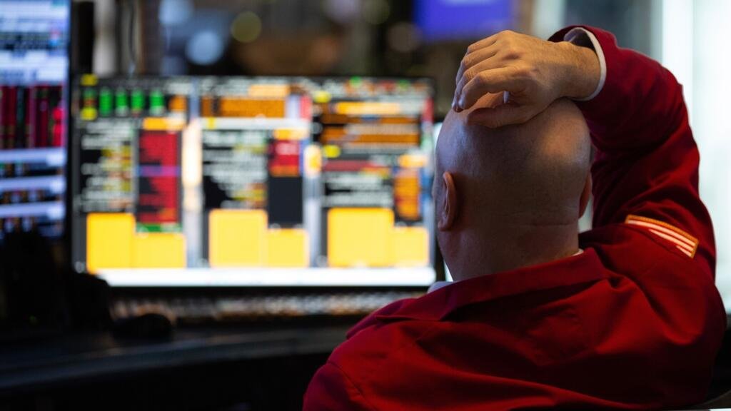 Los operadores trabajan en el piso de la Bolsa de Nueva York en Nueva York, jueves 12 de marzo de 2026.