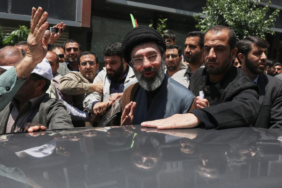 Mojtaba Jamenei, hijo del ayatolá Ali Jamenei, centro, en Teherán, Irán, 31 de mayo de 2019.