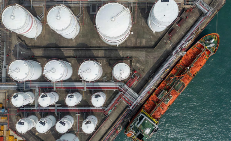 El petróleo sigue a la baja tras palabras de Trump sobre Irán