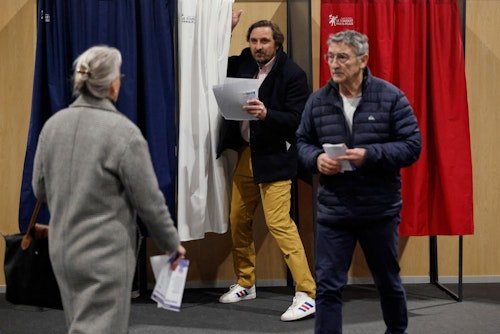 Elecciones municipales en Francia: cierran primeros colegios electorales; participación se proyecta entre el 56% y 58%