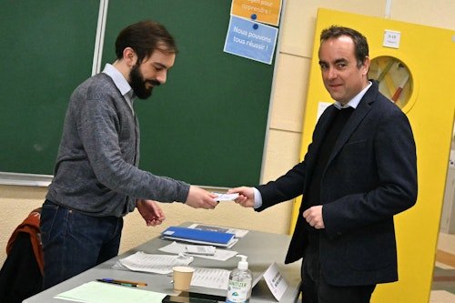 Elecciones municipales en Francia: la participación se sitúa en 48,90% ; partidos a prueba de cara a las presidenciales