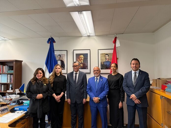 Embajador Pablo Valentín recibe visita de cortesía del ministro de Trabajo Eddy Olivares y fortalece agenda bilateral en materia laboral en Suiza