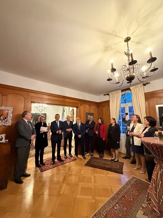 Embajador Pablo Valentín Rosario participa en encuentro tripartito del GRULAC en Berna para fortalecer la diplomacia parlamentaria