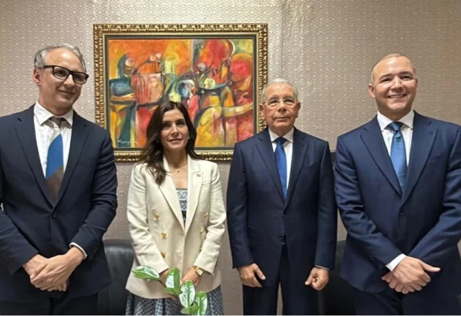 Embajadora de EE.UU. se reúne con expresidente Danilo Medina
