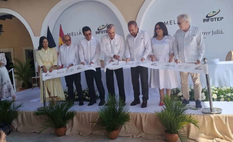 Encabeza inauguración escuela hotelería y turismo Punta Cana