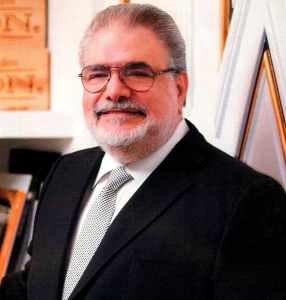 Escuela Diplomática de China
traduce libro de Morales Lama