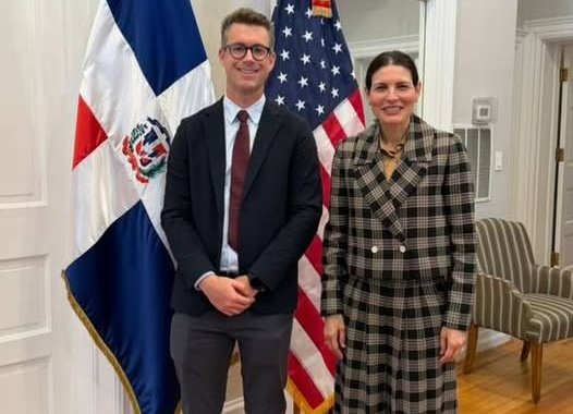 EU: Embajadora de la RD se reúne con CEO de PriceSmart