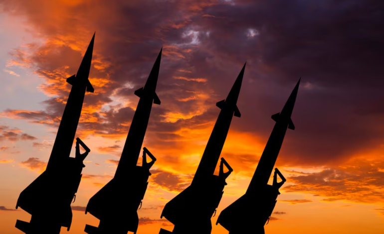 EU prueba misil con capacidad para portar ojivas nucleares