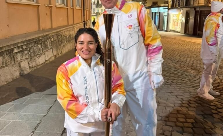 Felipe Vicini y Alejandra Aybar portan antorcha paralímpica