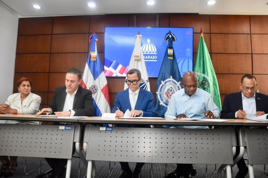 Firman pacto el Sindicato y la Autoridad Portuaria de la RD
