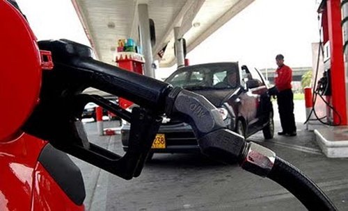 Gobierno sube otros 10 pesos a precios gasolinas; congela el gas