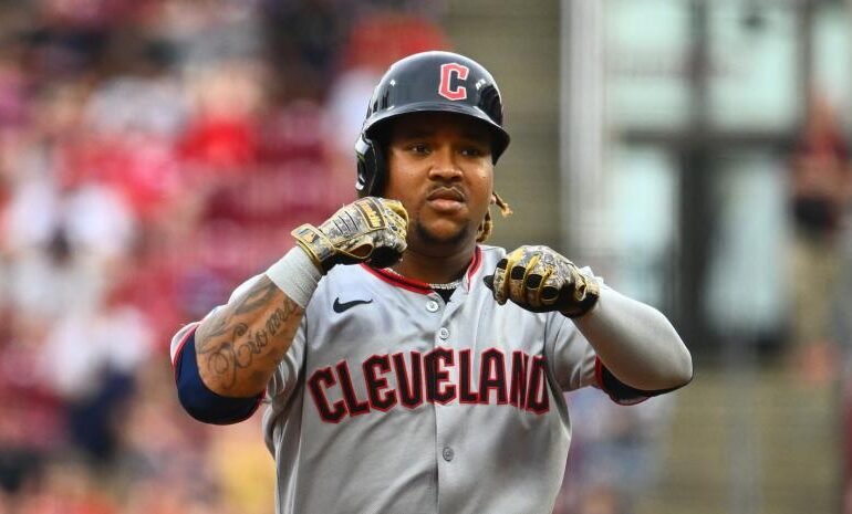 Guardians: José Ramírez se lastima hombro spring training