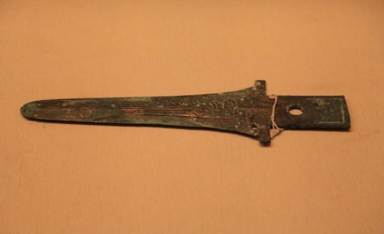 Hace 3,000 años, artesanos chinos fabricaron un hacha con metal extraterrestre; así fue como arqueólogos la hallaron