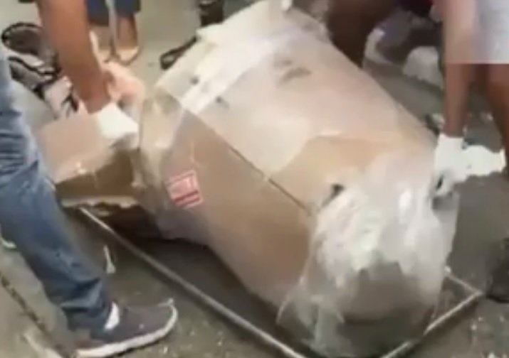 Hallan cadáver de mujer en caja de cartón barrio San Cristóbal