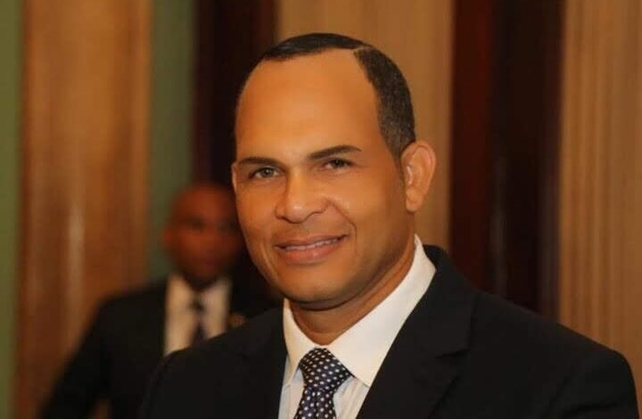 Luis Bautista Propone un «Giro de 180 Grados» hacia la Política Objetiva en la República Dominicana para el 2028