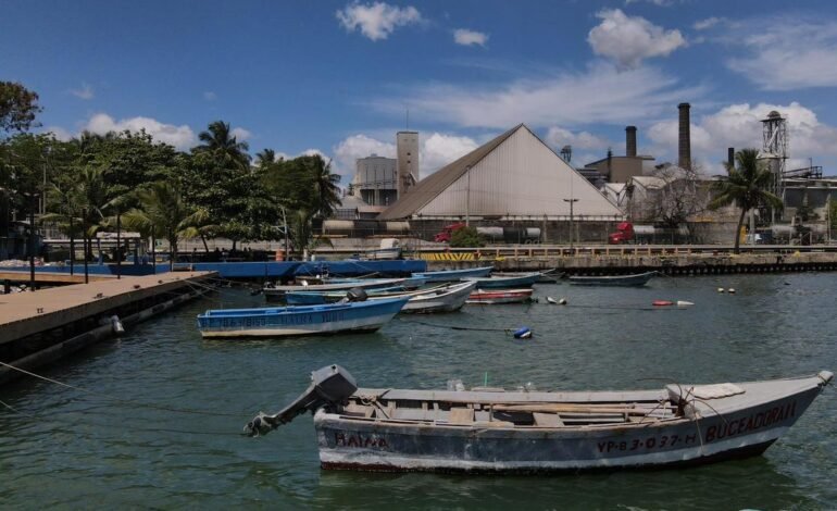 Inauguran muelle pesquero de Haina Oriental durante un acto