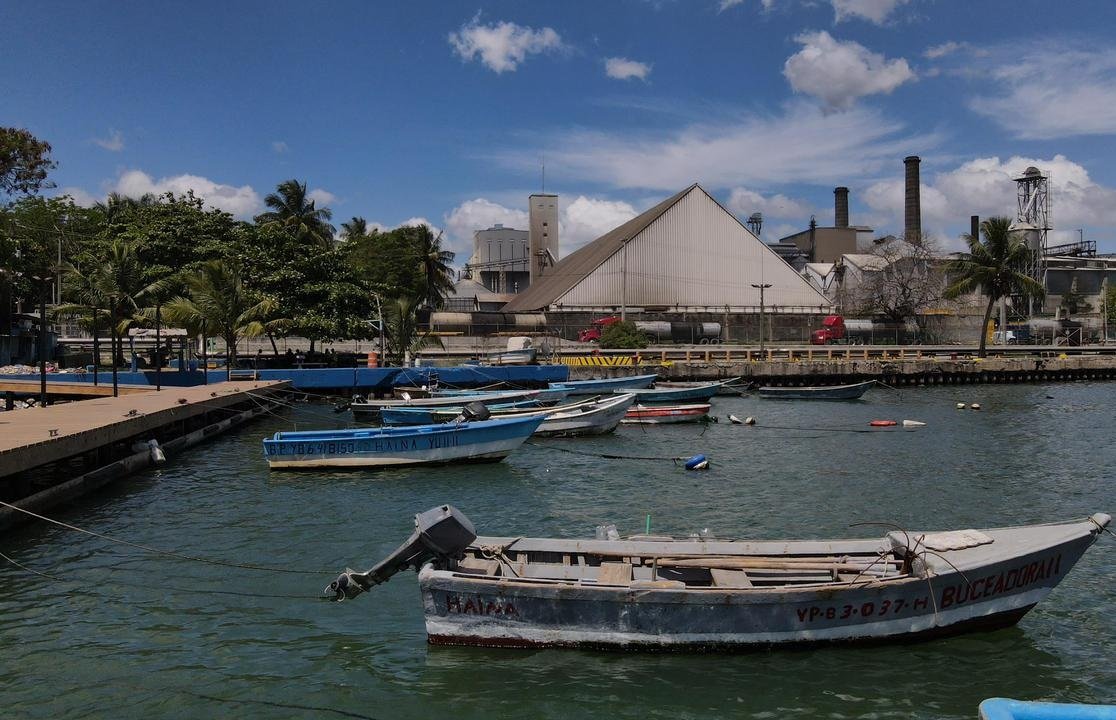 Inauguran muelle pesquero de Haina Oriental durante un acto