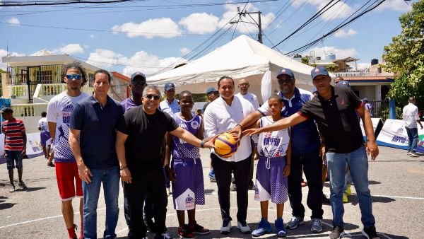 “INEFI con el Barrio” unifica el deporte en Los Mameyes, SDE