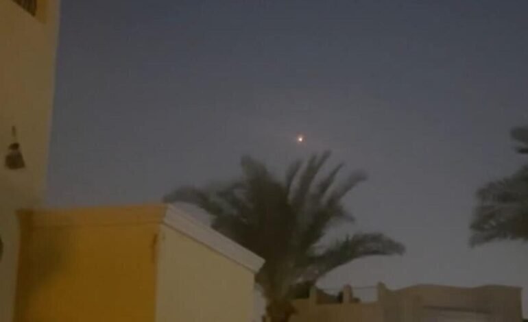 Intercambio de ataques en Medio Oriente: Irán bombardea Israel y Omán reporta ataque a petrolero