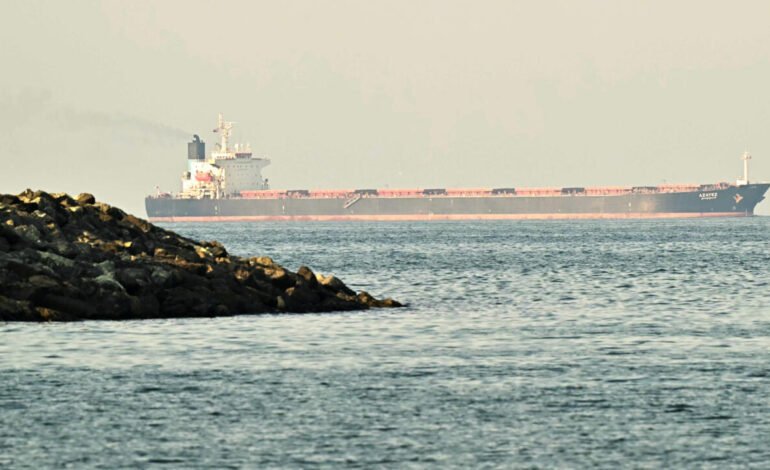 Irán amenaza con bloquear el petróleo a aliados de EE. UU. e Israel, mientras Israel alerta ataques en Tiro y Sidón