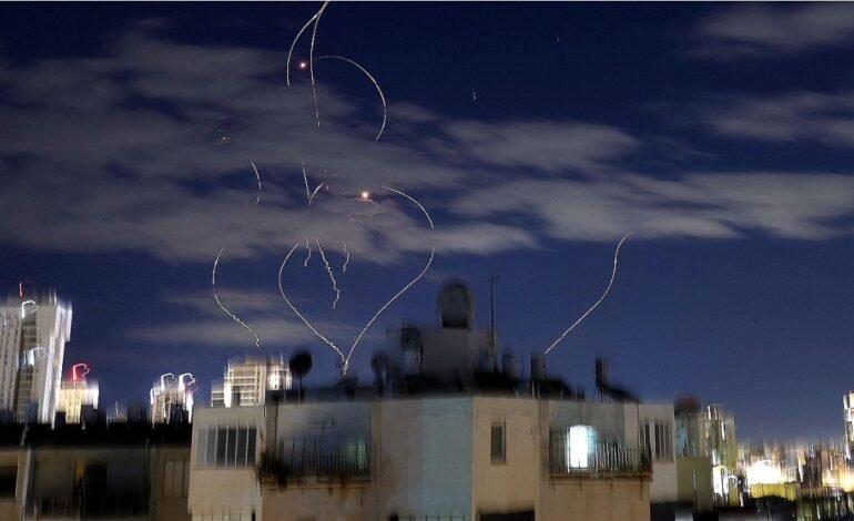 Irán lanza misiles a Israel tras designación de su líder supremo