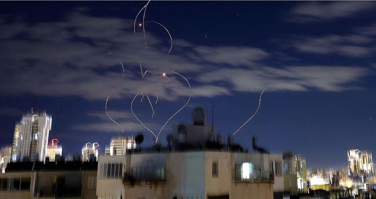 Irán lanza misiles a Israel tras designación de su líder supremo