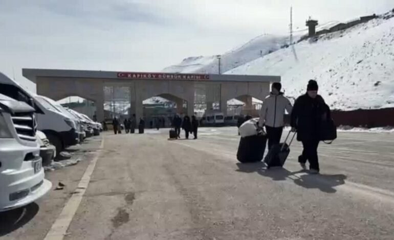 Iraníes cruzan la frontera con Turquía para huir de los bombardeos