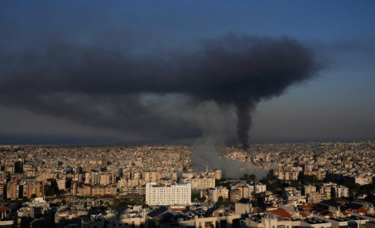 Israel afirma haber lanzado «ataques simultáneos» contra Teherán y Beirut