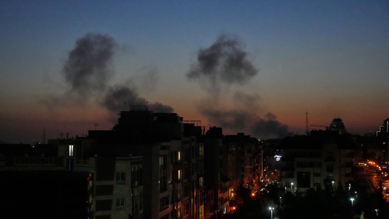 Israel continúa bombardeando Teherán; Irán afirma haber lanzado ataques contra bases de EE. UU.