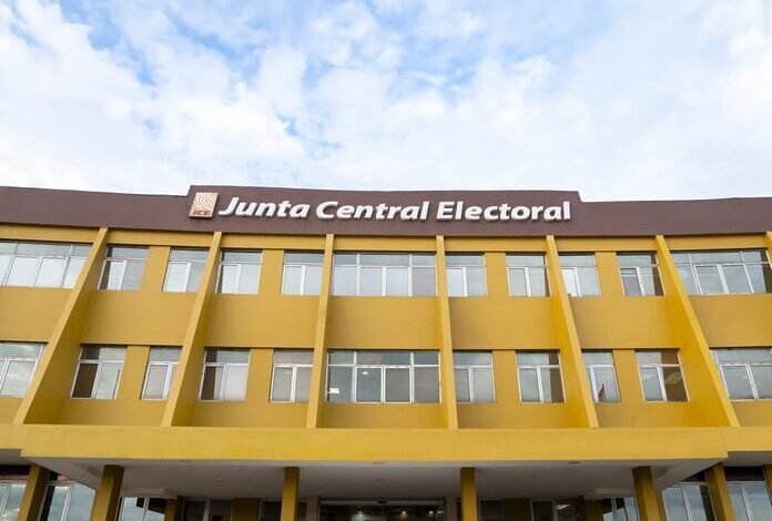 JCE anuncia horarios y centros cedulación para entrega de la nueva cédula a partir del 12 de abril