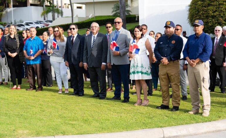 La Iglesia de Jesucristo honra símbolos en Mes de la Patria
