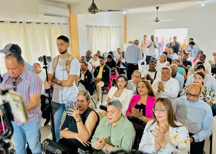 La Otra Banda honra a Pedro Richardson y designa la Sala Capitular con su nombre