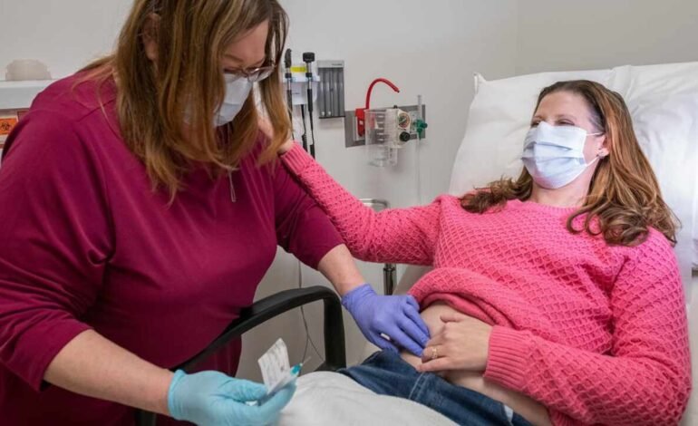 La primera vacuna preventiva contra el cáncer de mama más agresivo supera su primera prueba en humanos