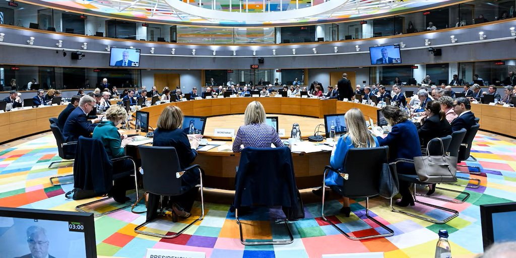 La UE descartan enviar fragatas para reabrir estrecho de Ormuz